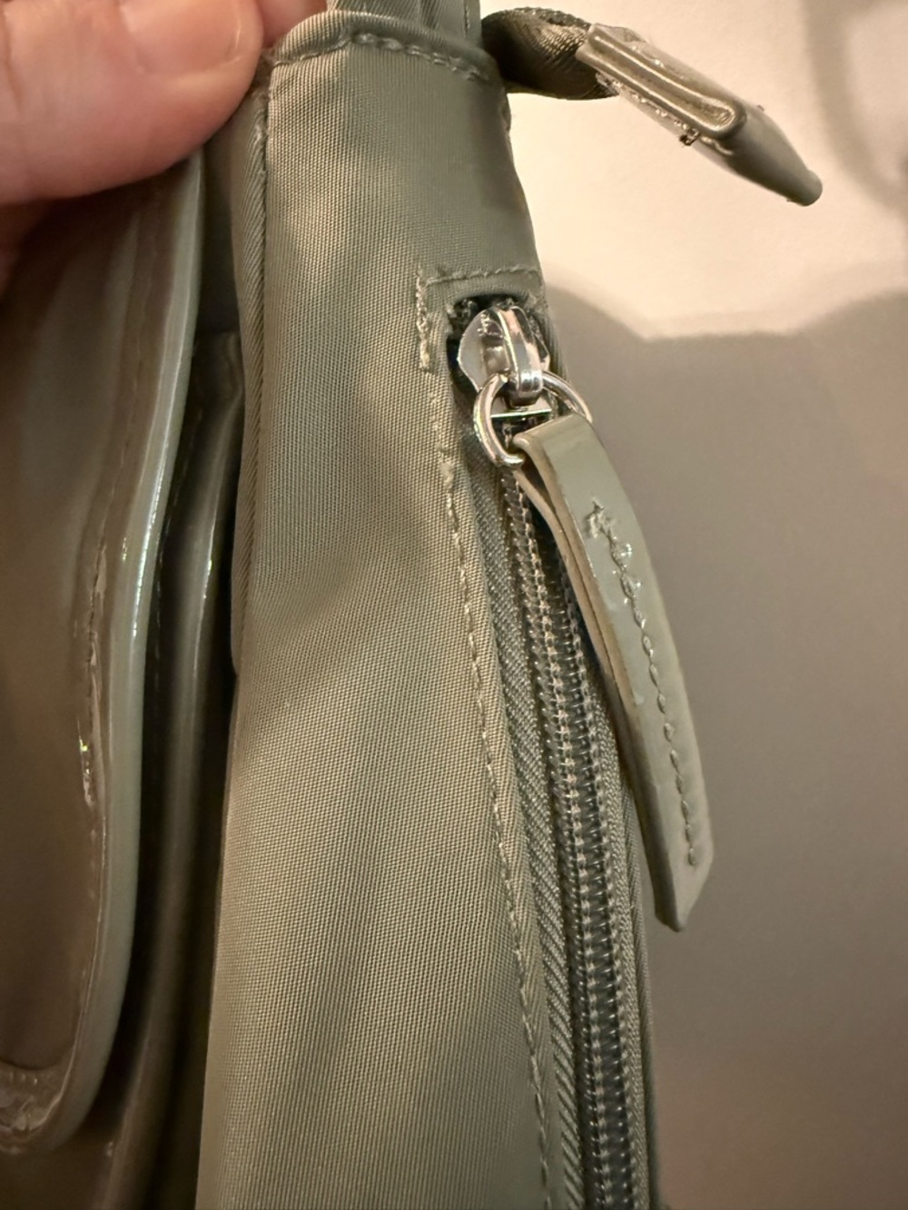 IHKWIP Olive Green The Savvy Shoulder Bag - Picture 5 of 16